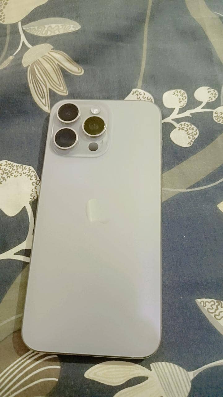 Apple iPhone 15 Pro Max 1