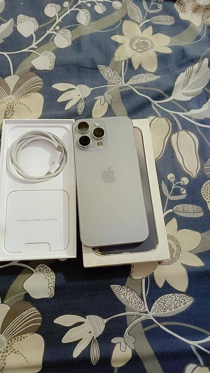 Apple iPhone 15 Pro Max 6