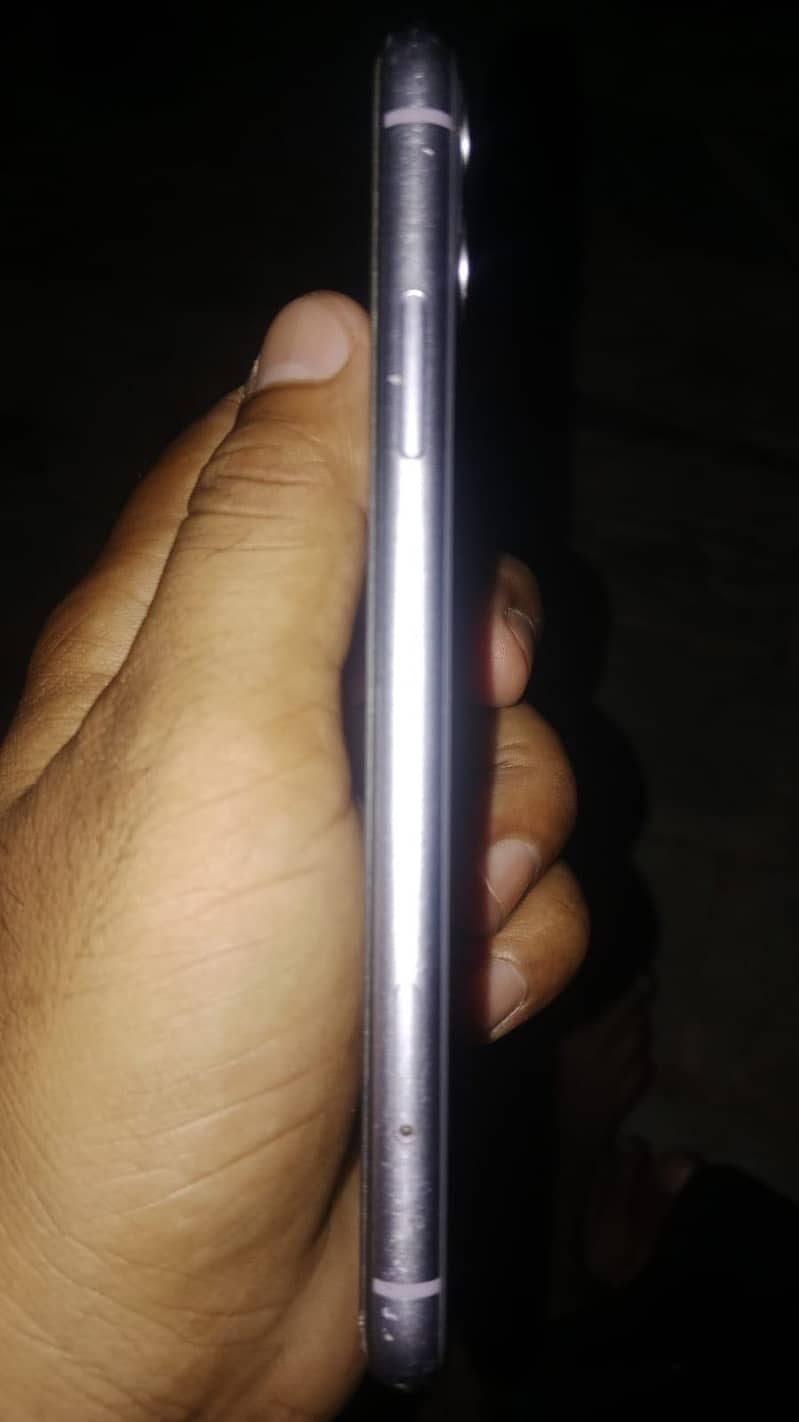 Apple iPhone 11 3