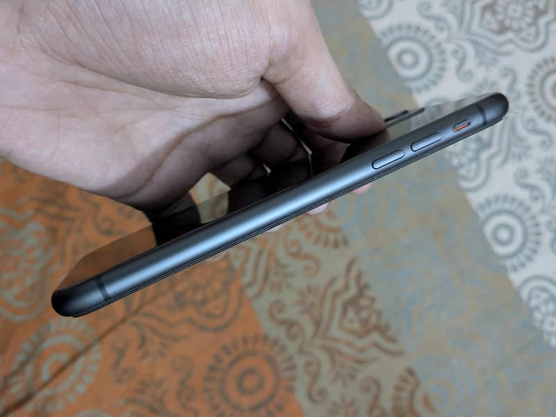 Apple iPhone 11 3