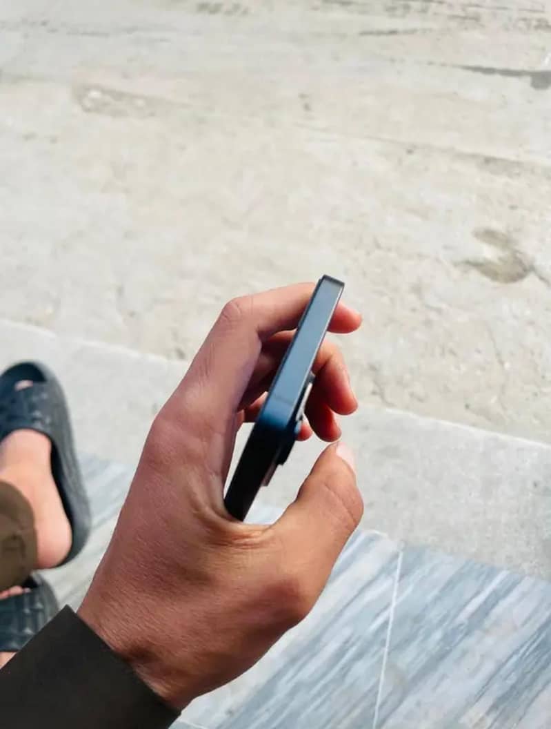 Apple iPhone 14 4