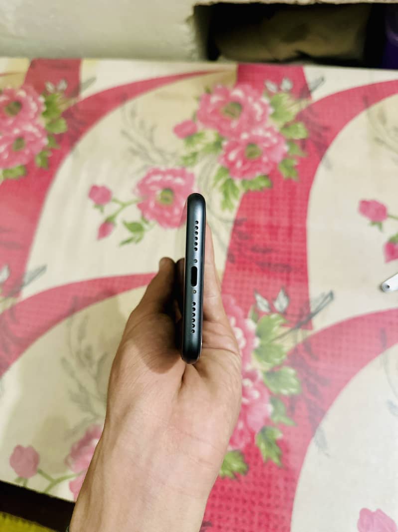 Apple iPhone 11 5