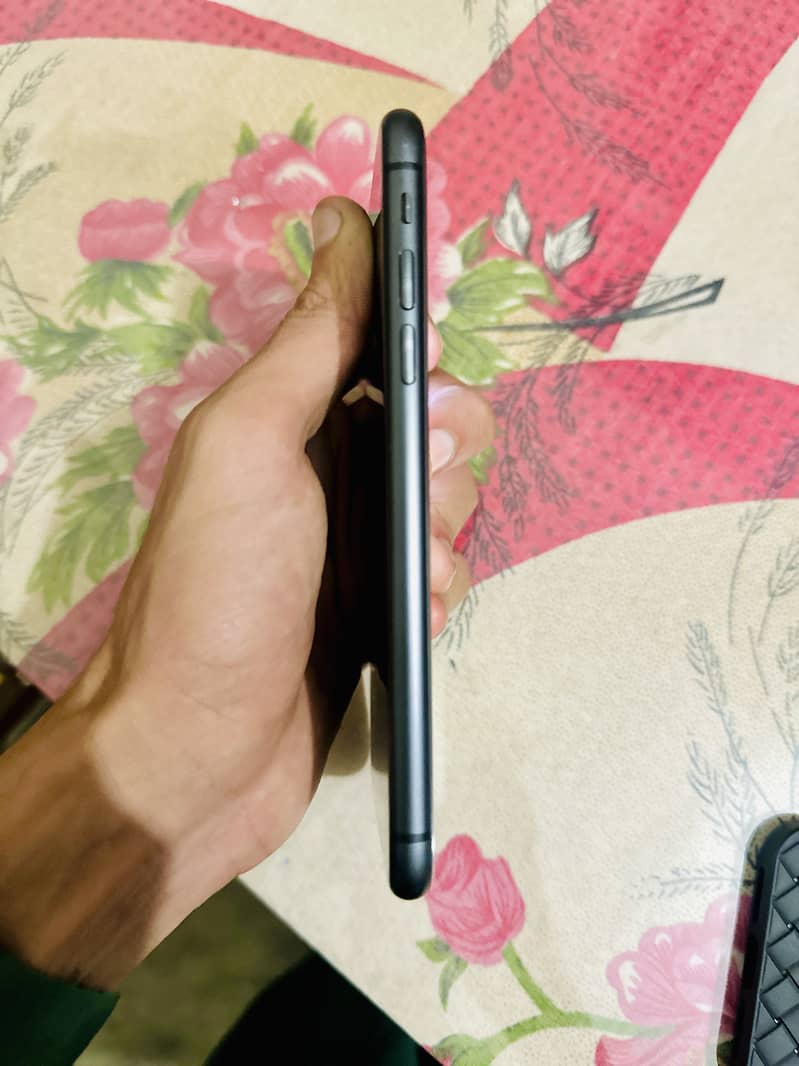 Apple iPhone 11 6