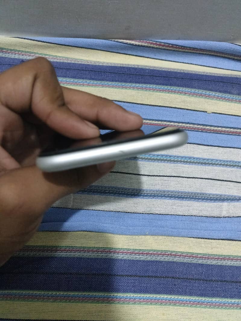 Apple iPhone SE 3