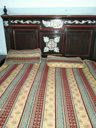 BED WITH DRESSING AND SIDE TABLE GUD CONDITION PLZ CALL 03281010987