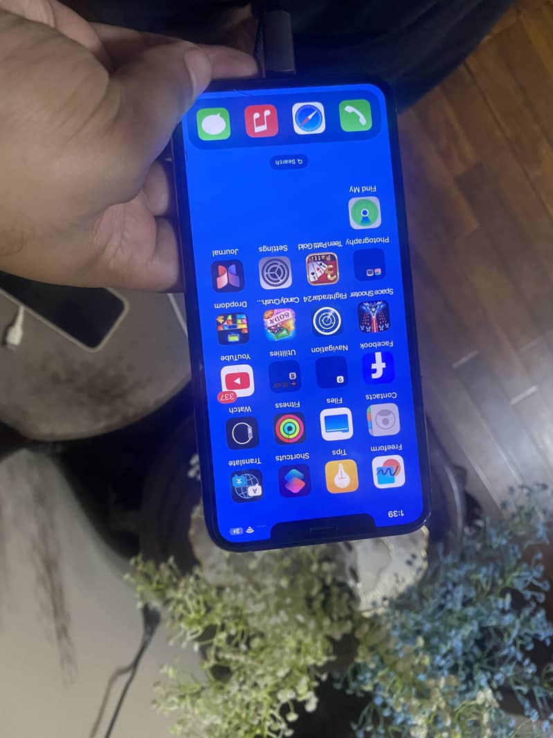 Apple iPhone Xs max 5