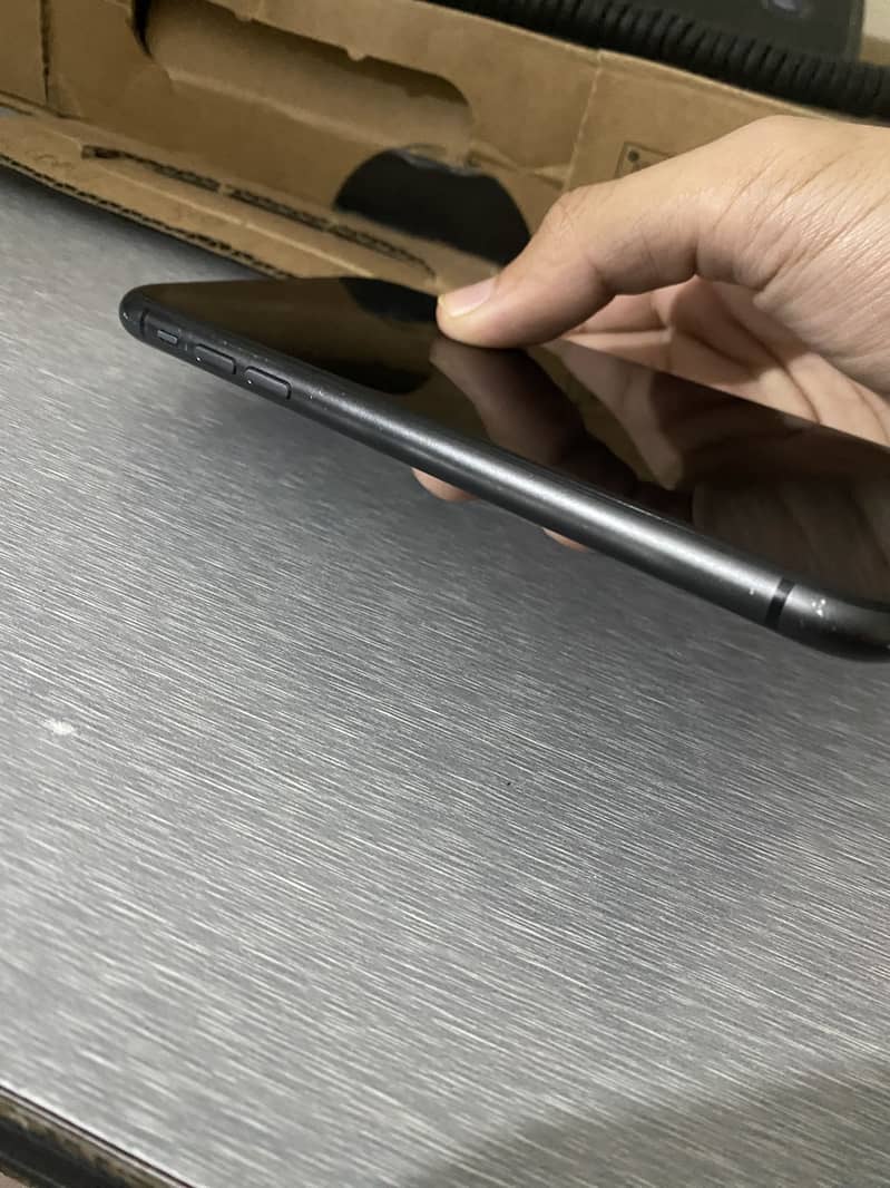 Apple iPhone 11 3