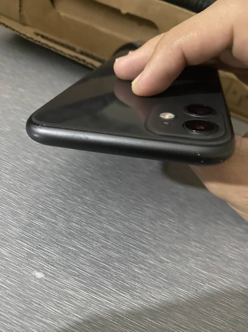 Apple iPhone 11 4