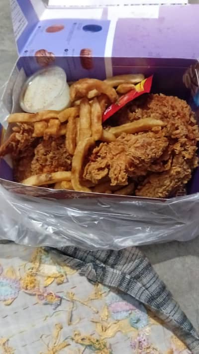 waiter or helper ki zarurt hai 03402302778