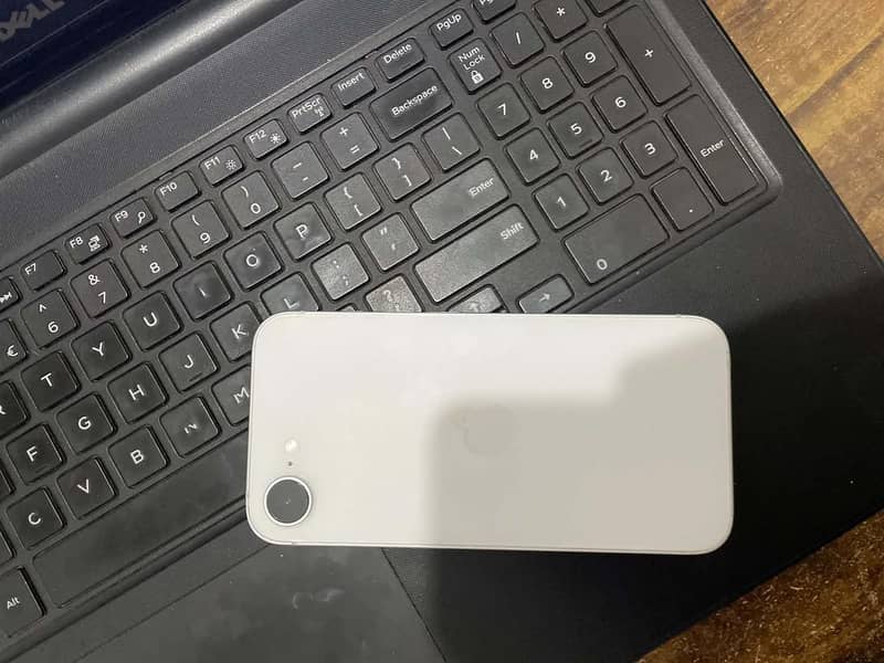 Apple iPhone 16e 2
