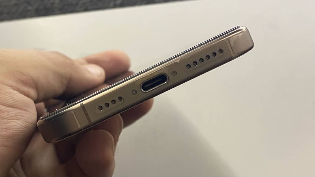 Apple iPhone 16 Pro Max 7