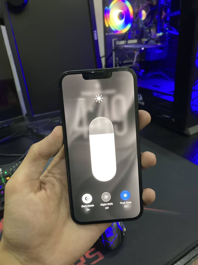 Apple iPhone 16e 6