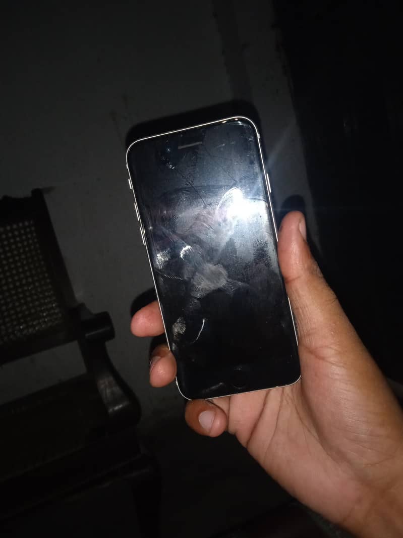 Apple iPhone SE 2020 1