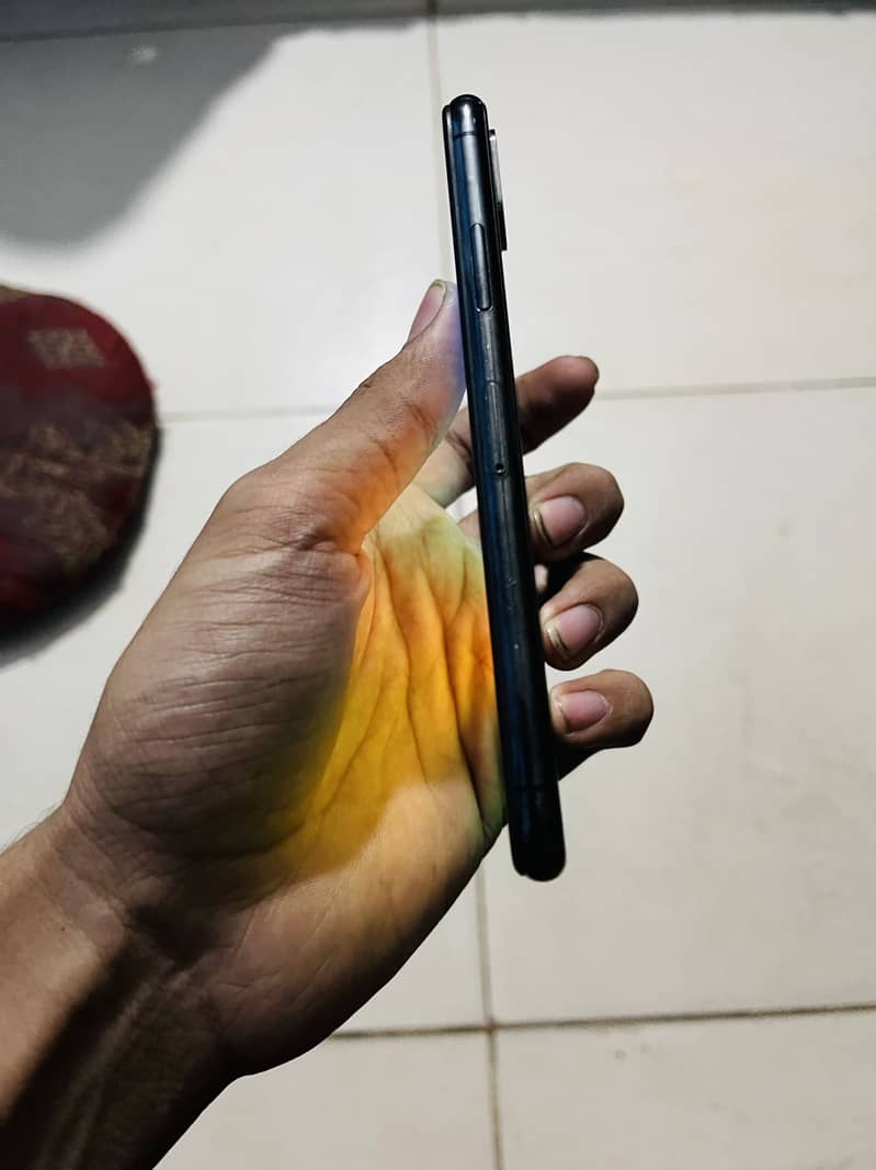 Apple iPhone X 5