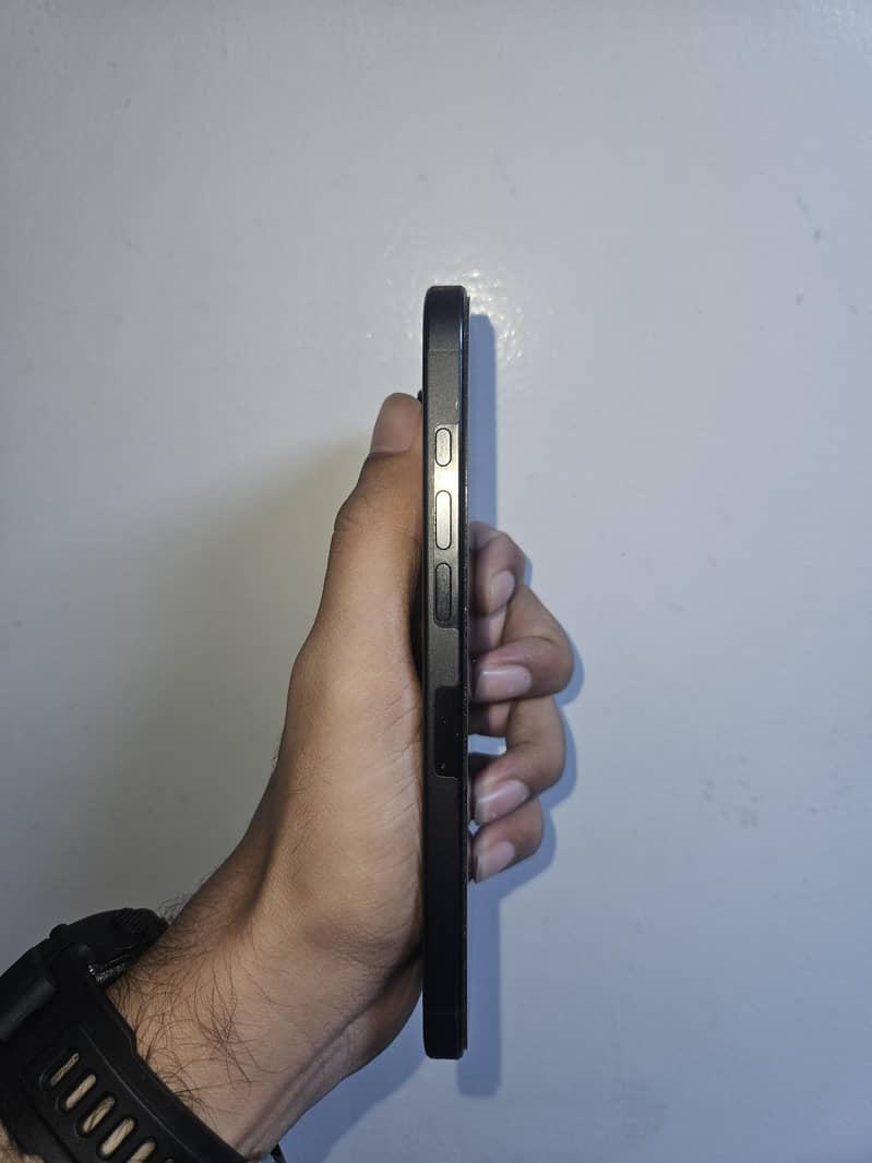Apple iPhone 16 Pro Max 3