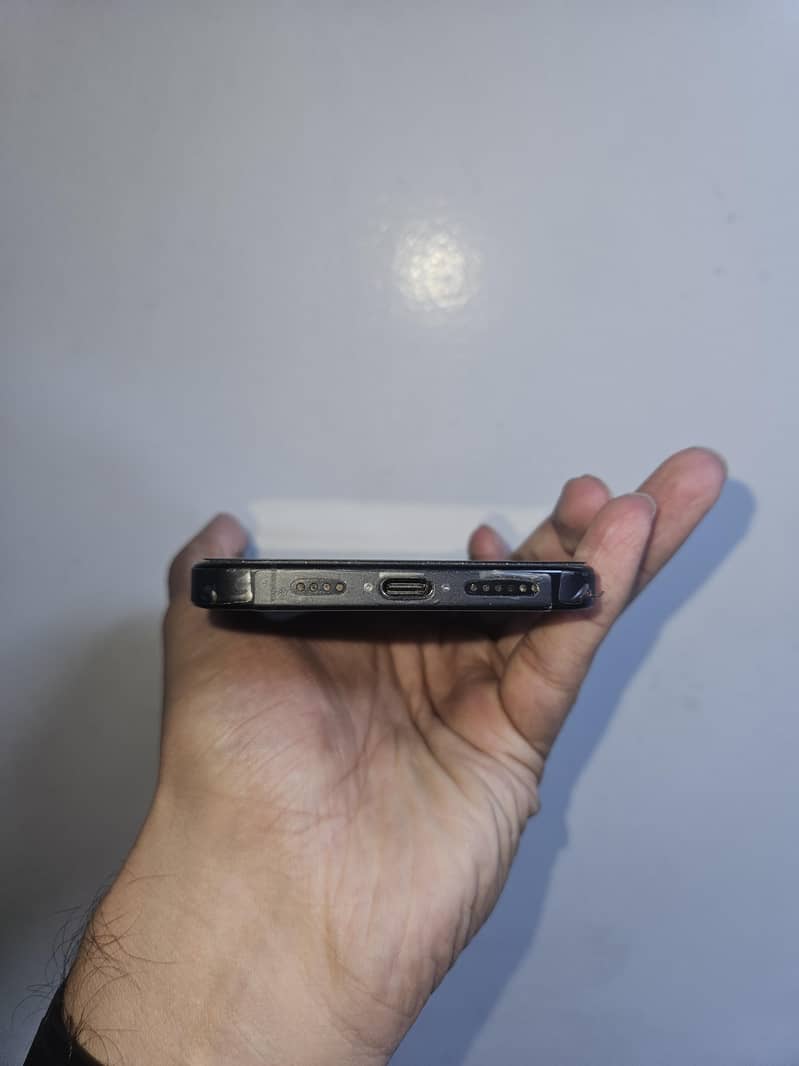 Apple iPhone 16 Pro Max 4