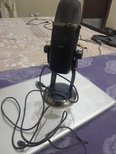 Original Blue Yeti X USB microphone