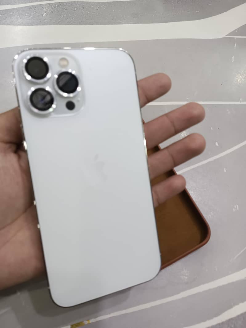 Apple iPhone 13 Pro Max 1
