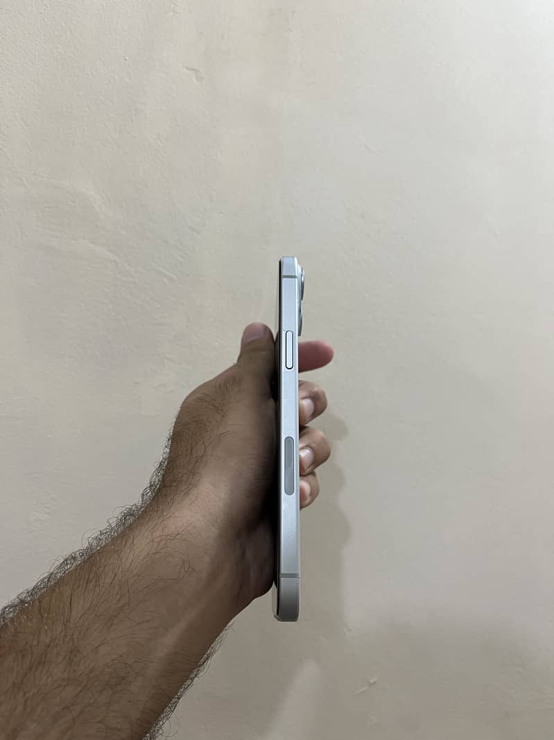 Apple iPhone 15 plus 1