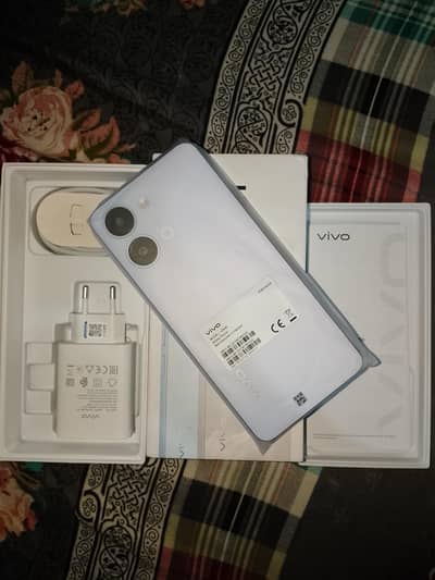 Vivo y05 4+64 complete box 10 months warenty