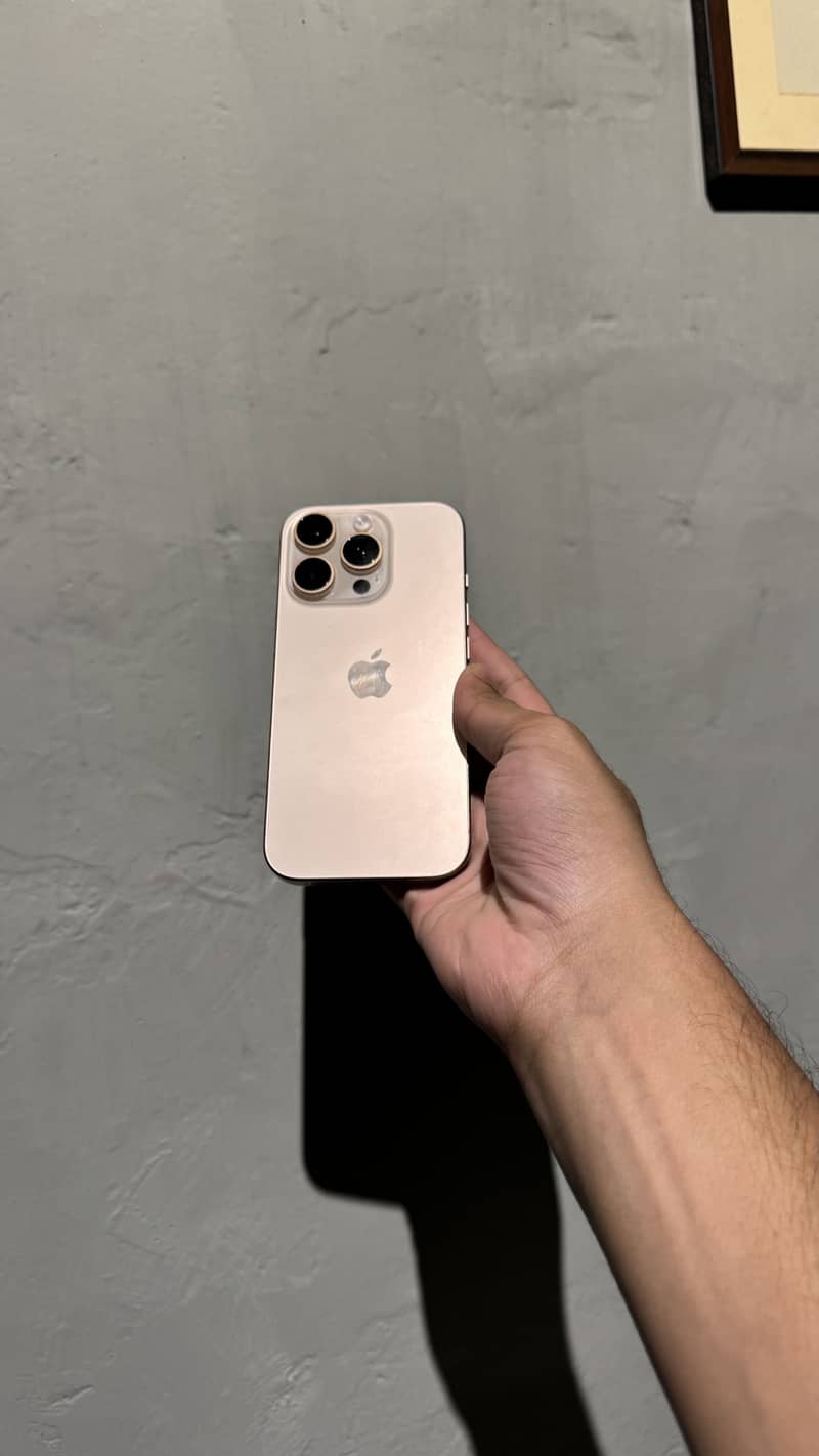 Apple iPhone 16 Pro 0