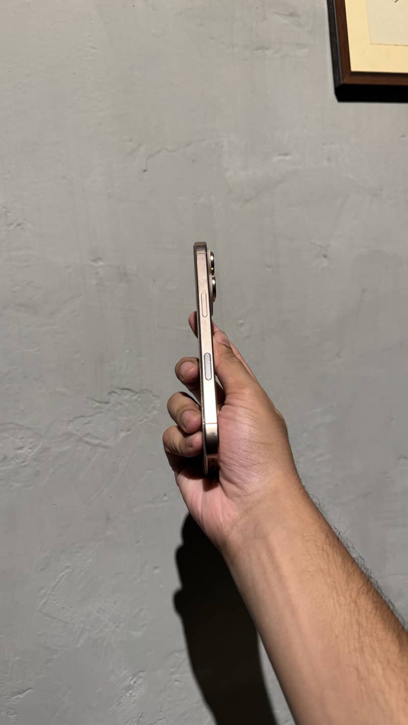 Apple iPhone 16 Pro 1