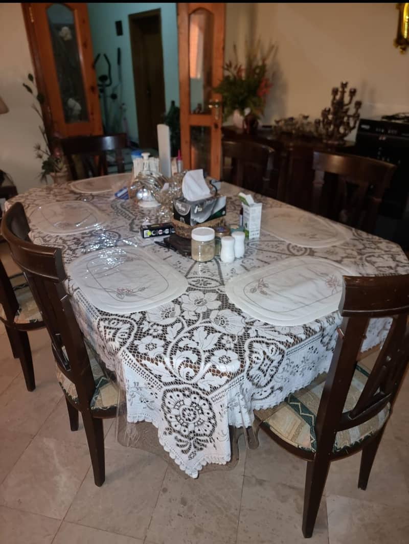 Dining table + chairs 0