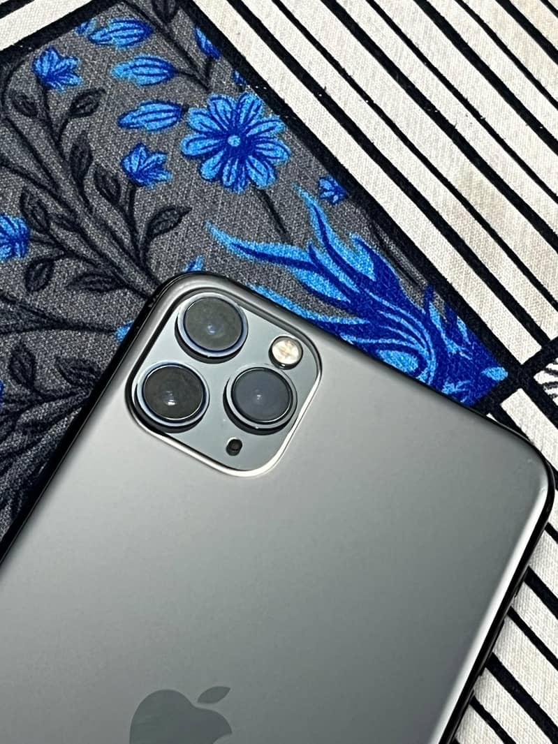 Apple iPhone 11 Pro Max 3