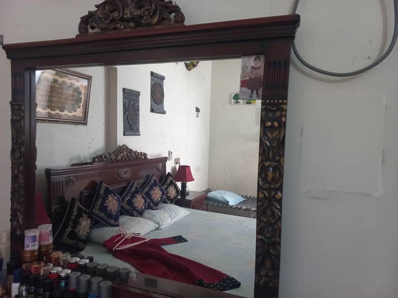 showcase and dressing table i 3