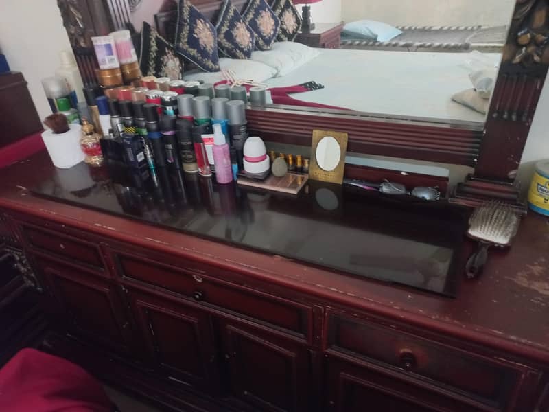 showcase and dressing table i 4