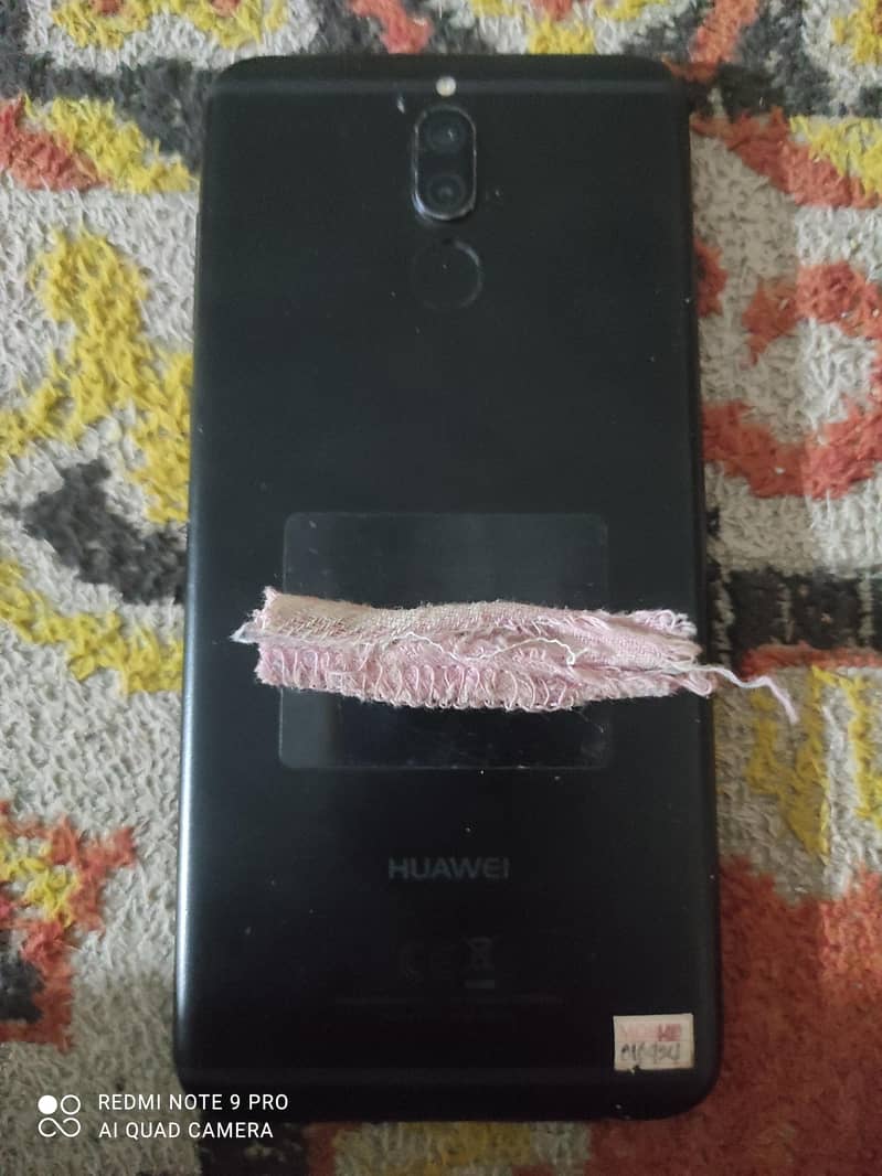 Huawei Nova 2i . . 4/64 3