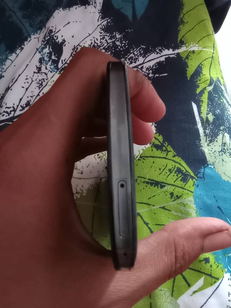 Sharp Aquos Zero 6/128 2