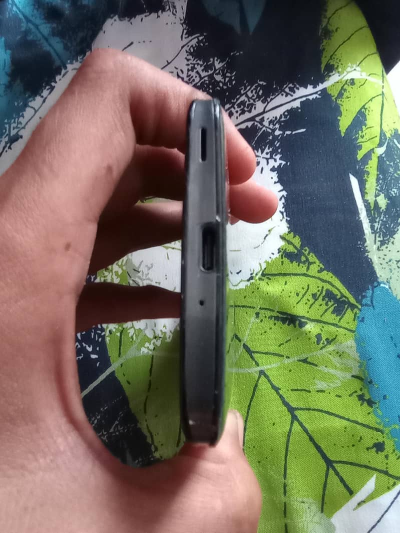 Sharp Aquos Zero 6/128 3