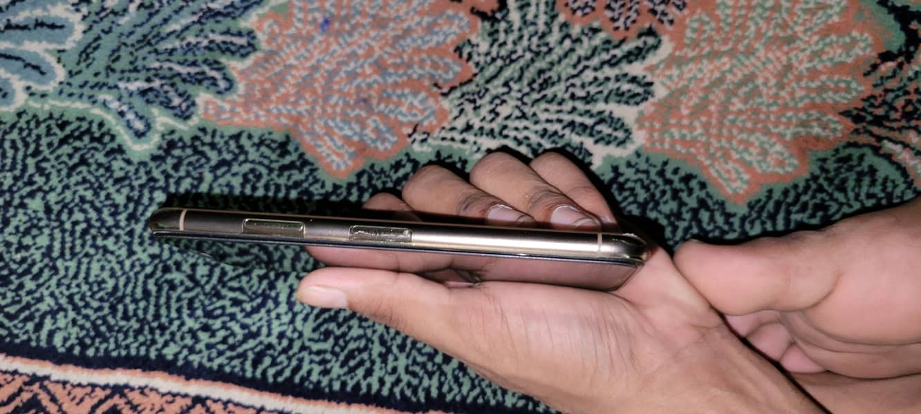 Apple iPhone XS 3