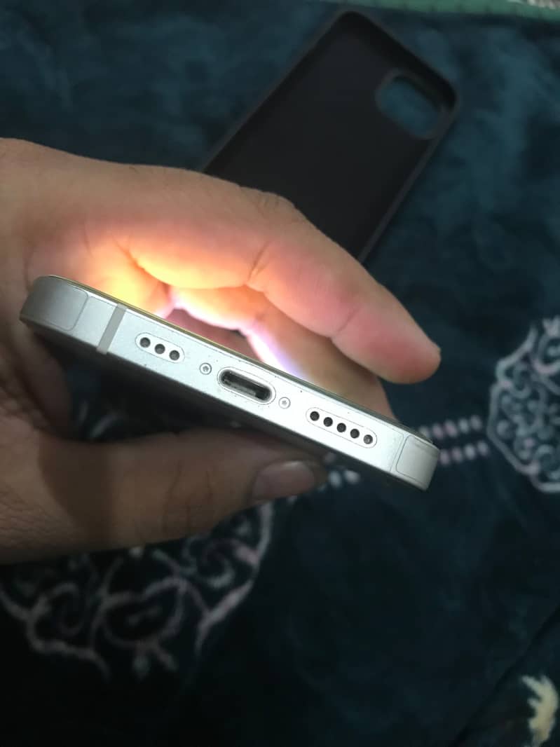 Apple iPhone 13 4