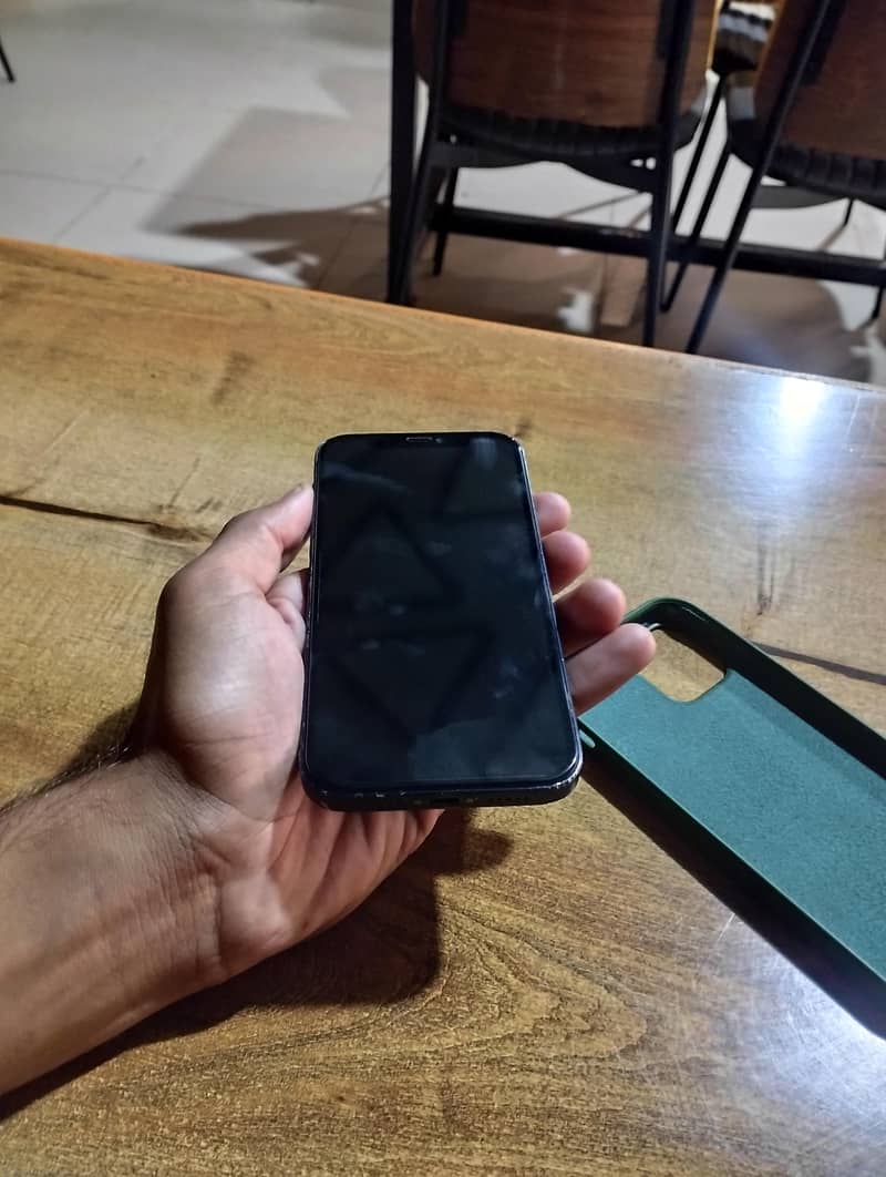 Apple iPhone 12 1