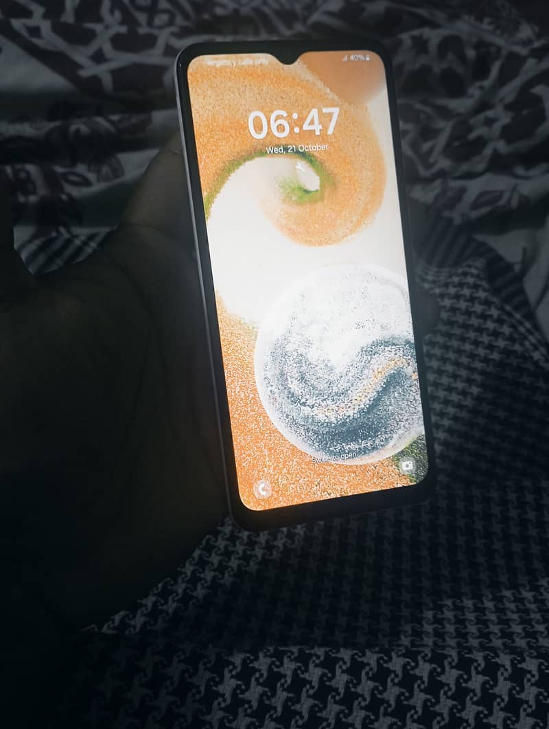 Samsung Mobile A04 1