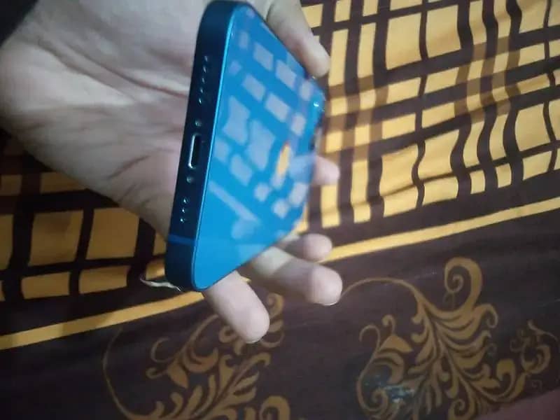 Apple iPhone 13 2