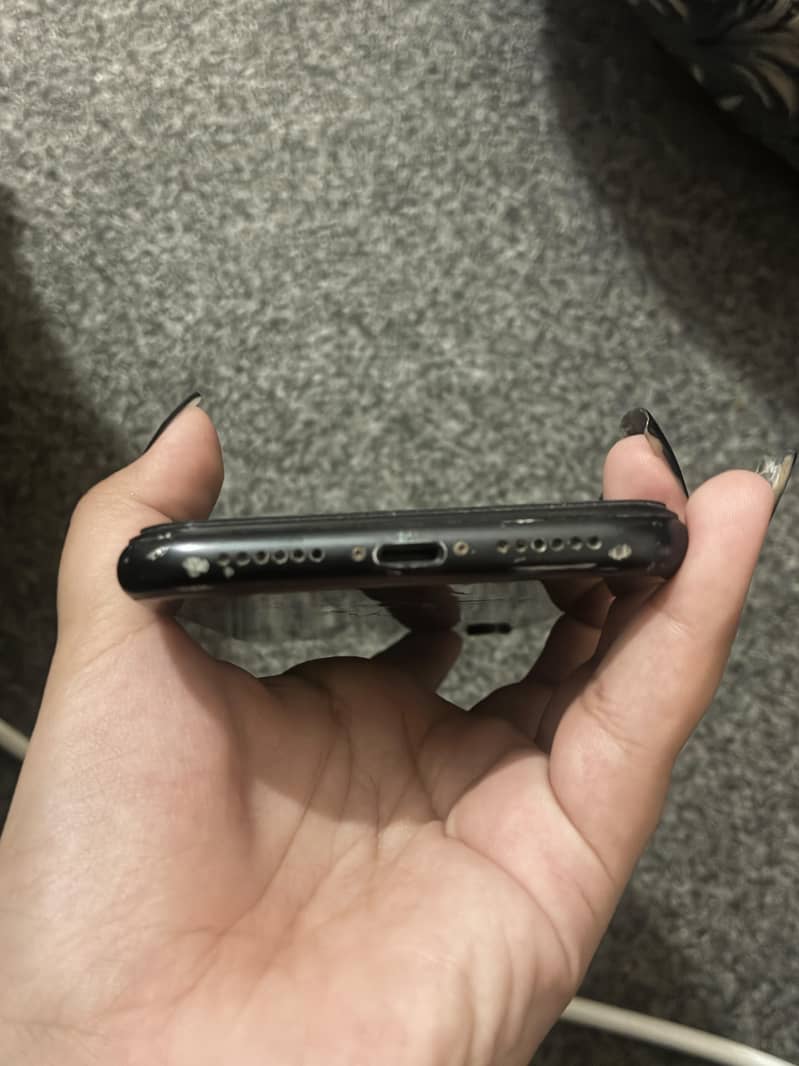 Apple iPhone X 4