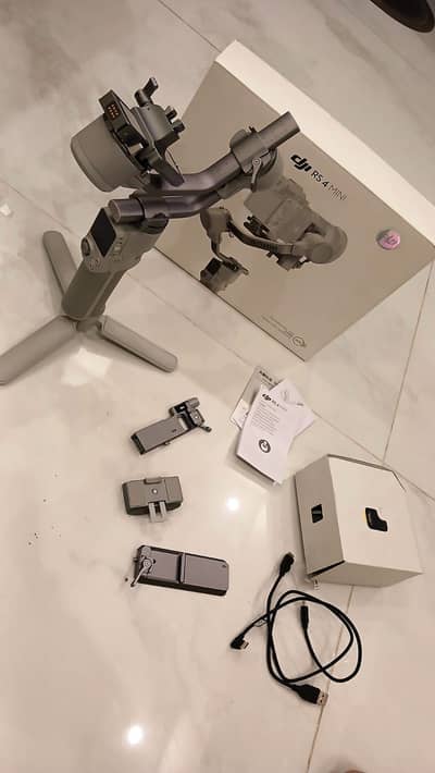 DJI RS 4 Mini Gimbal Stabilizer - Box Packed - 10/10 Condition - KHI