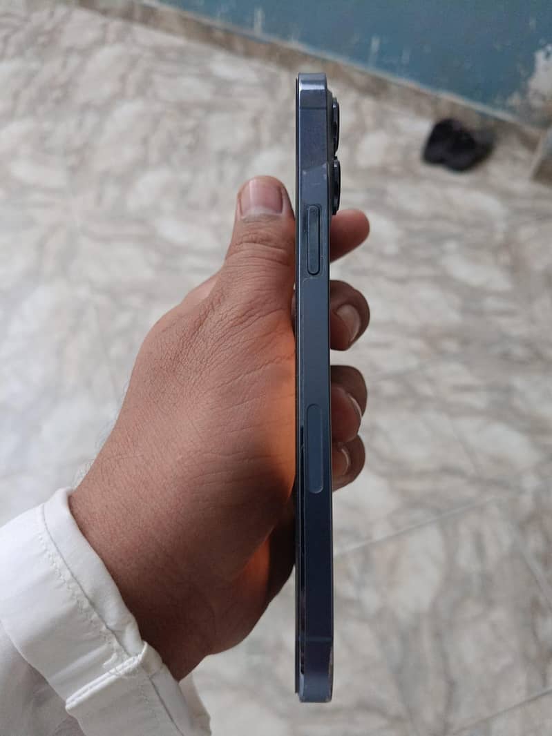 Apple iPhone 13 Pro Max 4