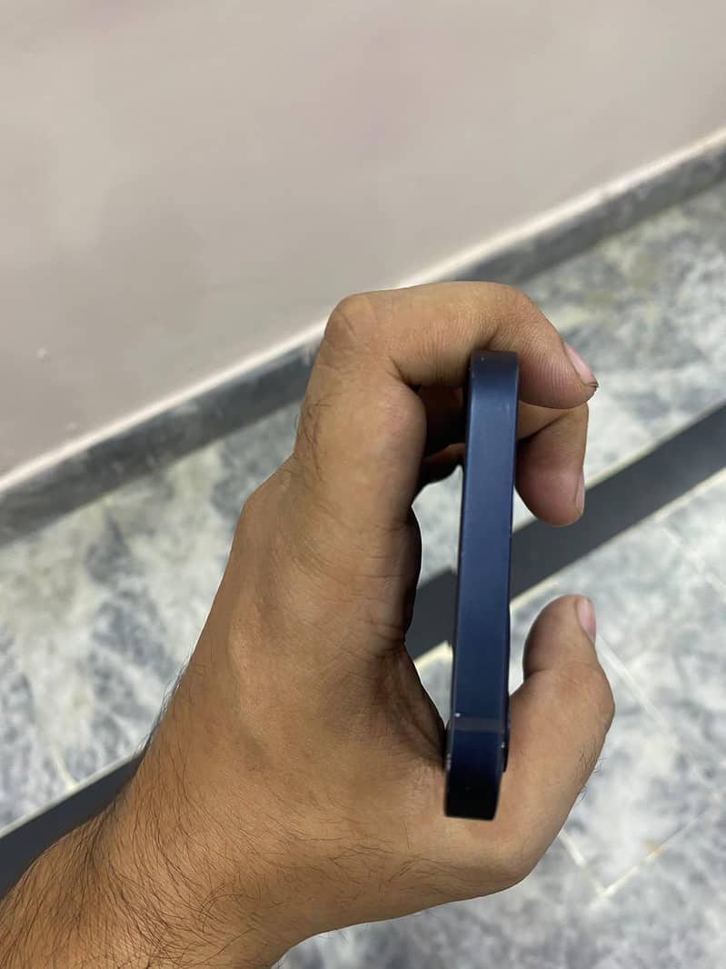 Apple iPhone 12 3