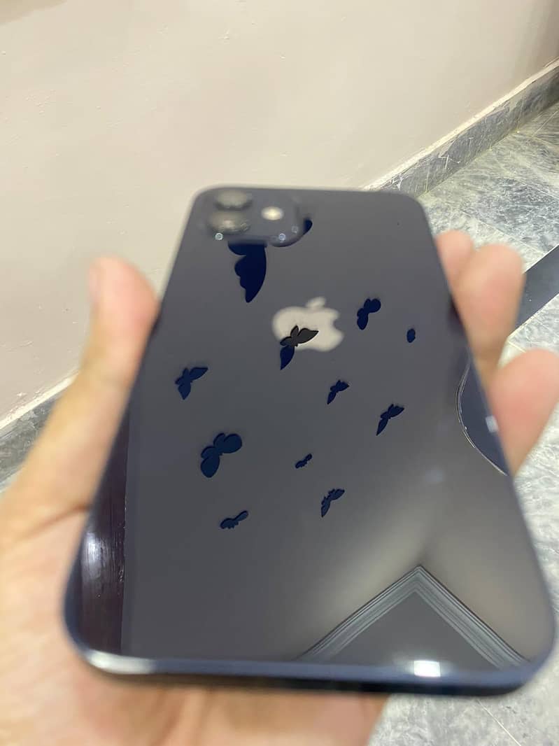 Apple iPhone 12 4