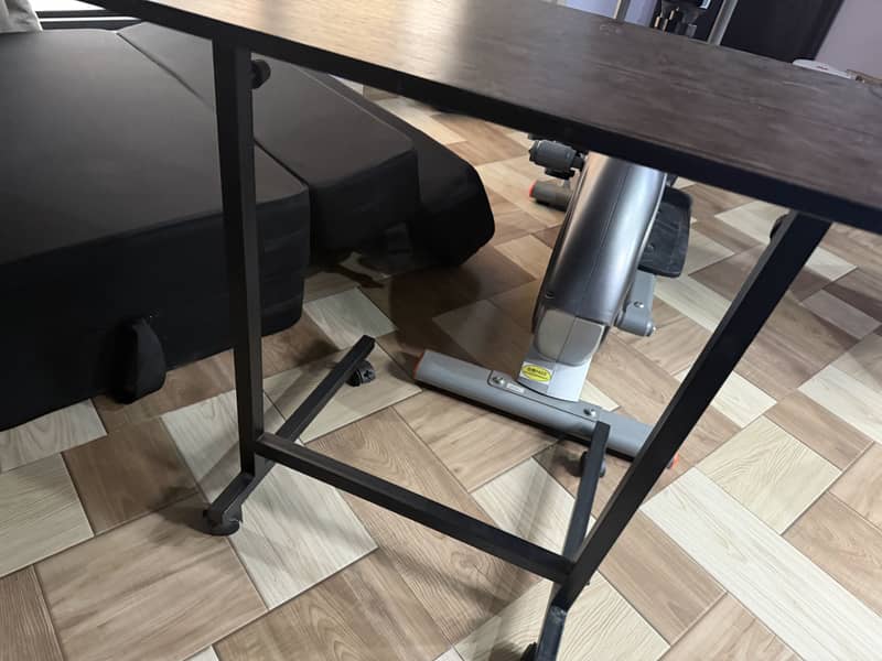 Height Adjustable Table 1