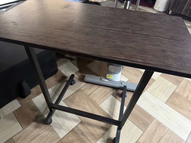 Height Adjustable Table 3