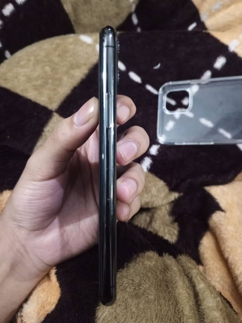 Apple iPhone 11 Pro 4