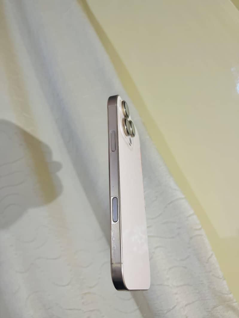 Apple iPhone 16 Pro Max 2