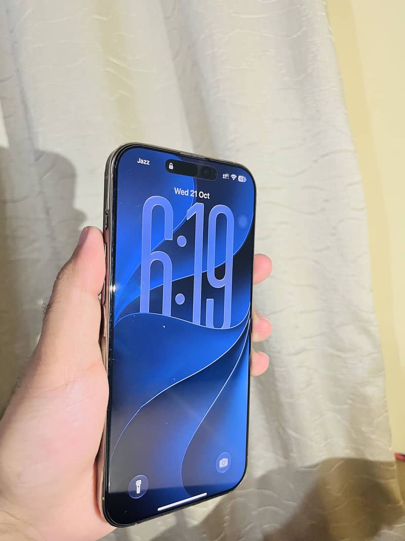 Apple iPhone 16 Pro Max 3