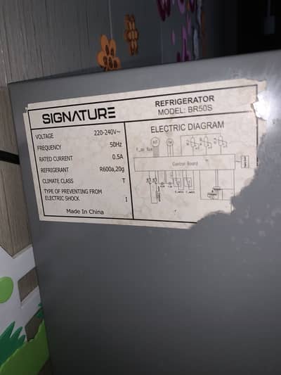 Signature Refrigerator / Mini Fridge Model BR50S (Excellent Condition)