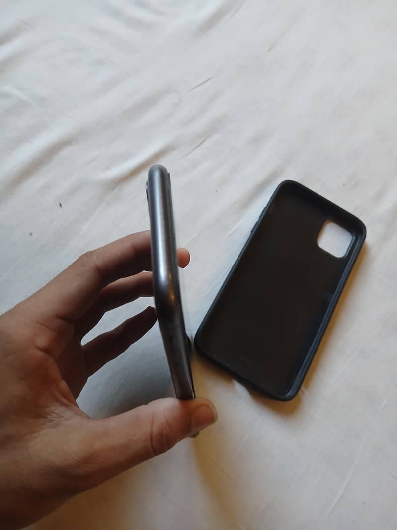 Apple iPhone 11 3